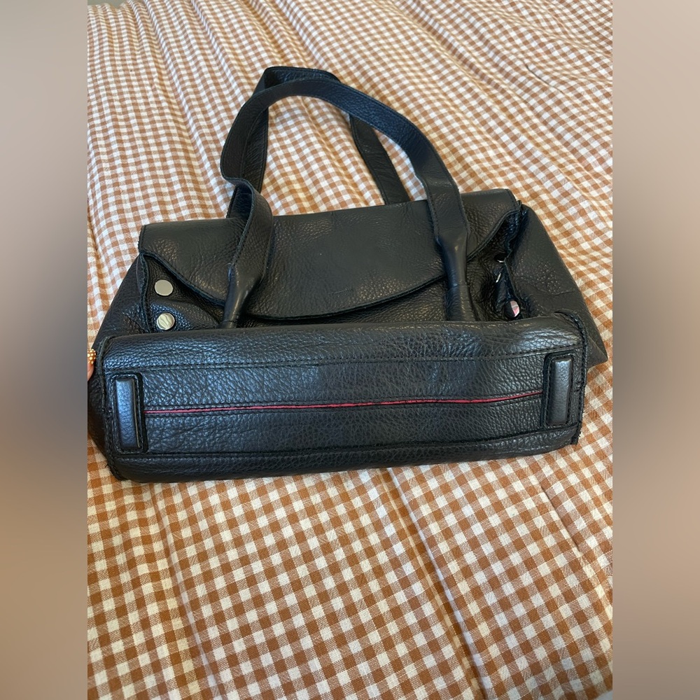 Jammie Black Leather Shoulder Bag - Picture 4 of 6